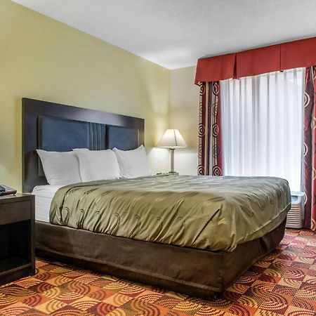 Quality Inn Bloomington Near University Bagian luar foto