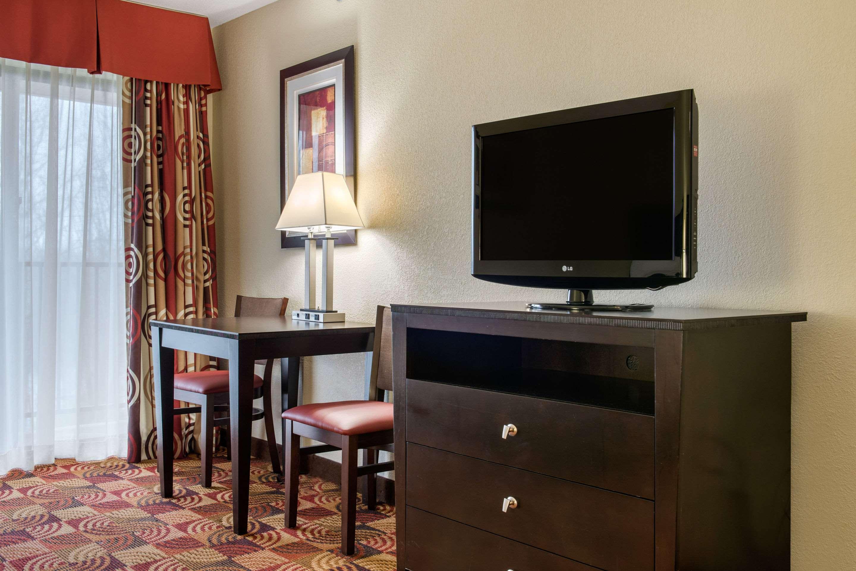 Quality Inn Bloomington Near University Bagian luar foto