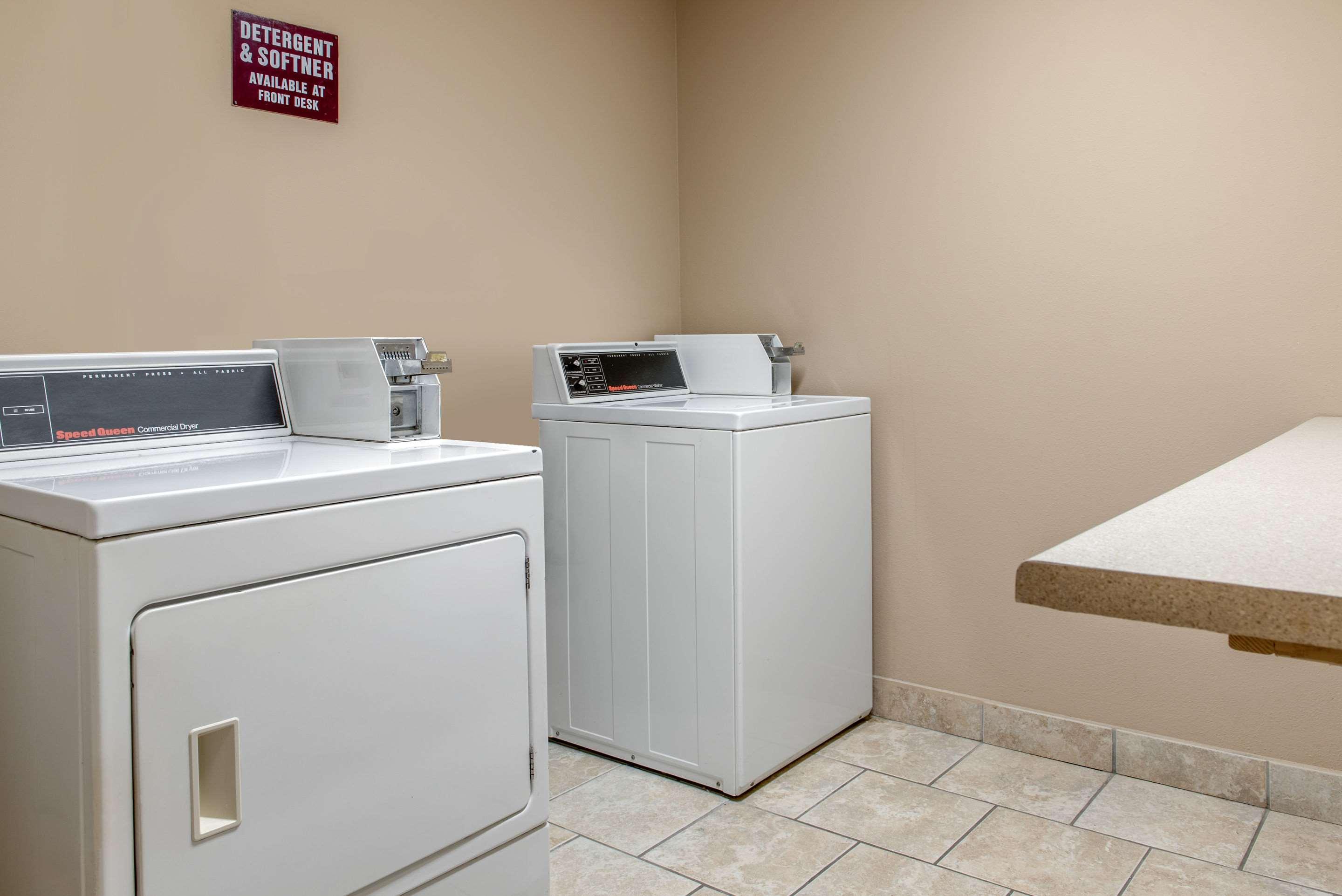 Quality Inn Bloomington Near University Bagian luar foto