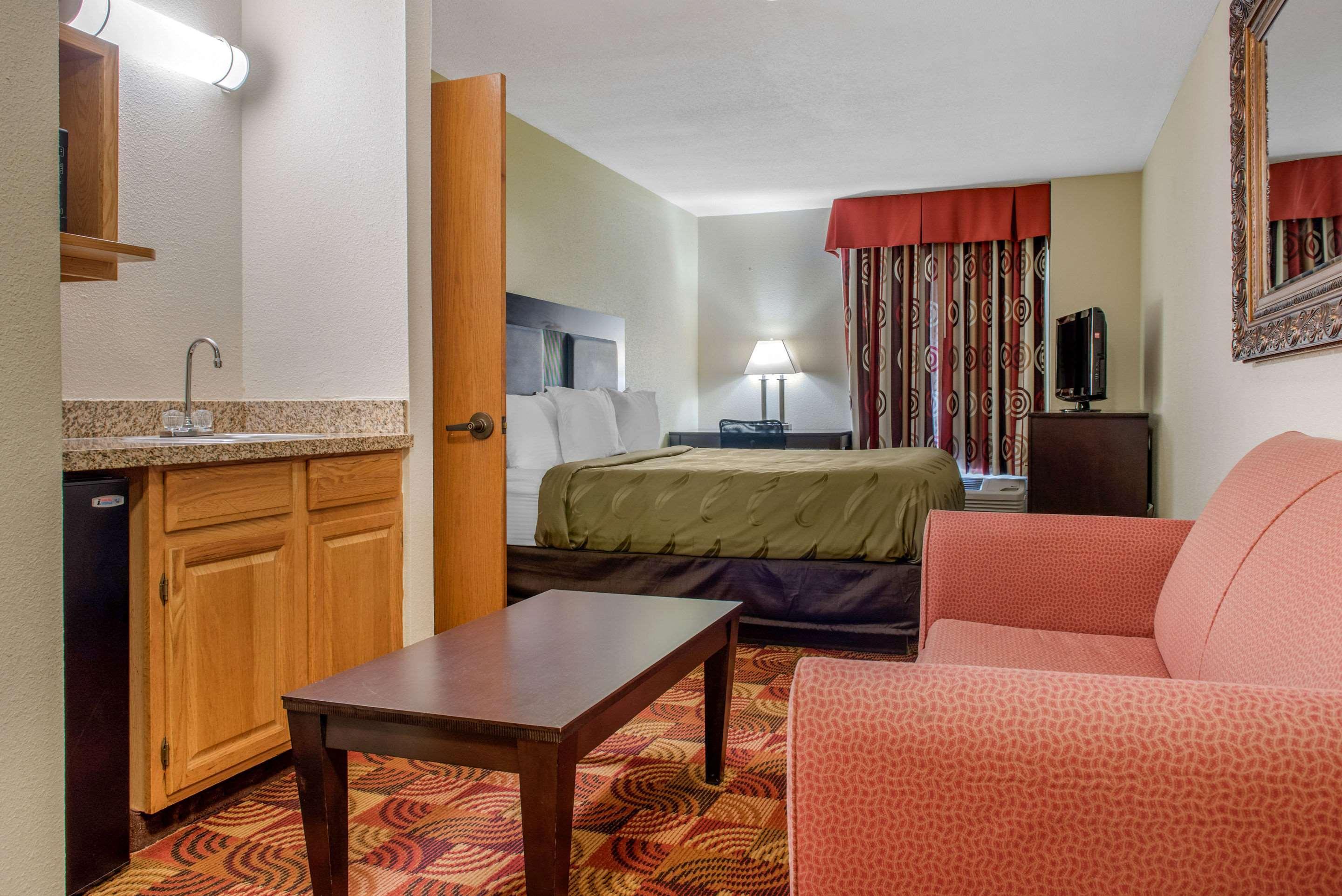 Quality Inn Bloomington Near University Bagian luar foto