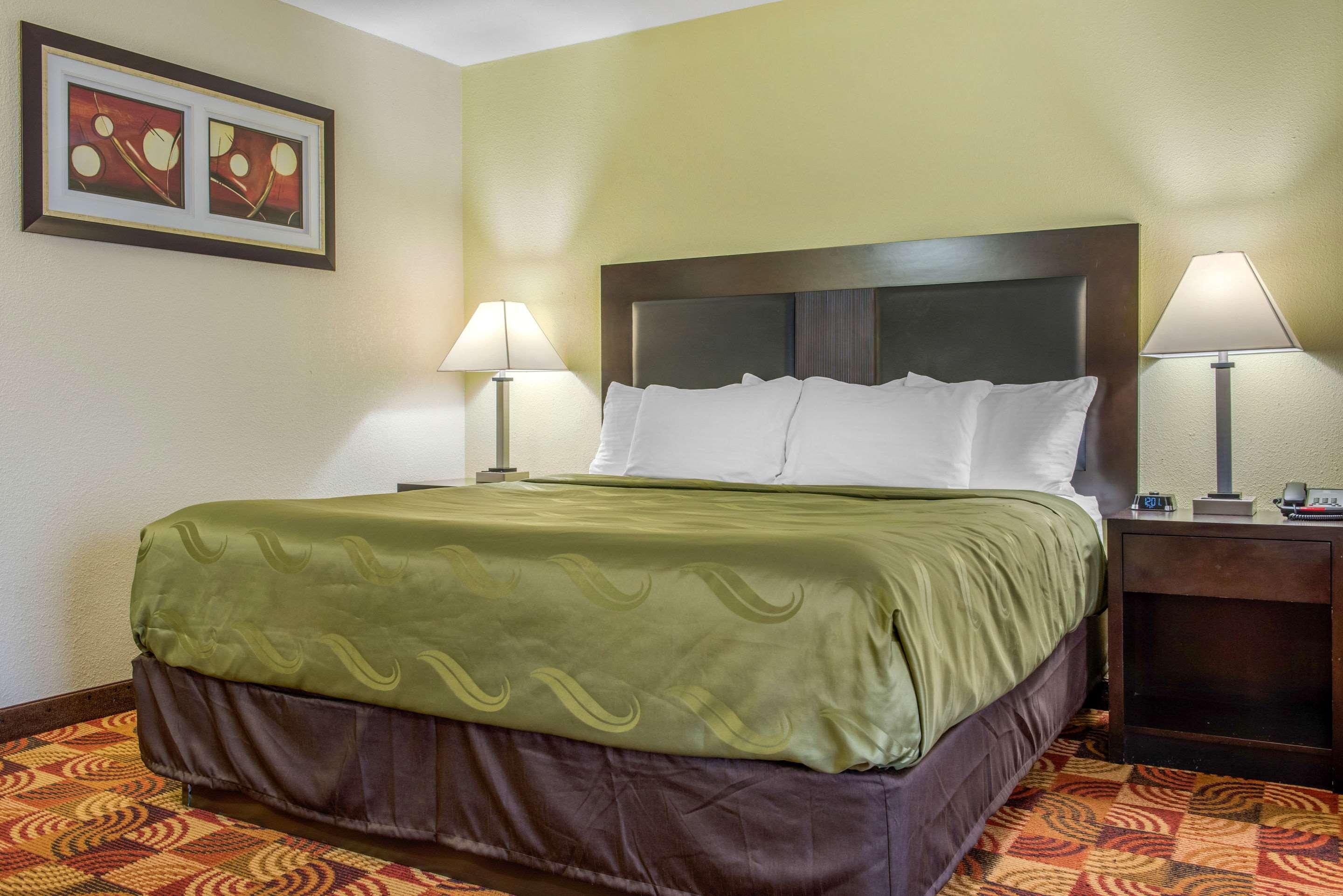 Quality Inn Bloomington Near University Bagian luar foto