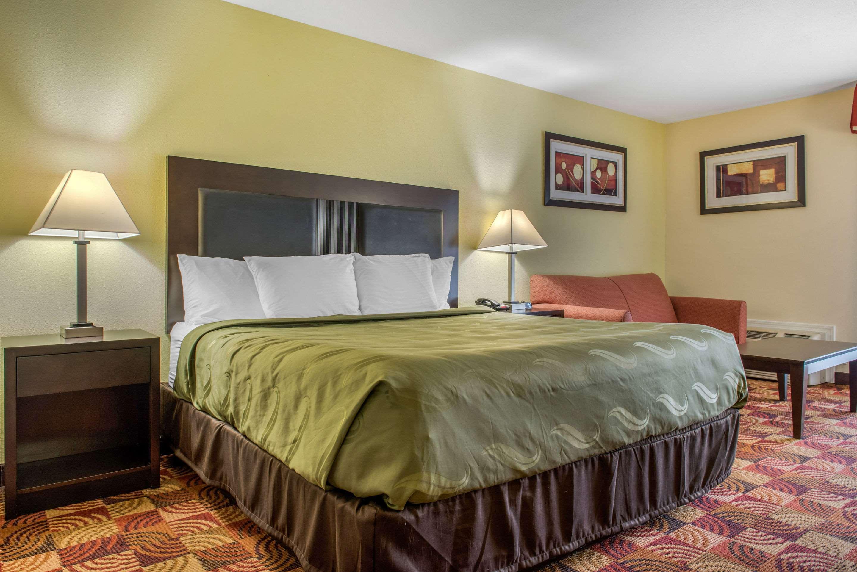 Quality Inn Bloomington Near University Bagian luar foto