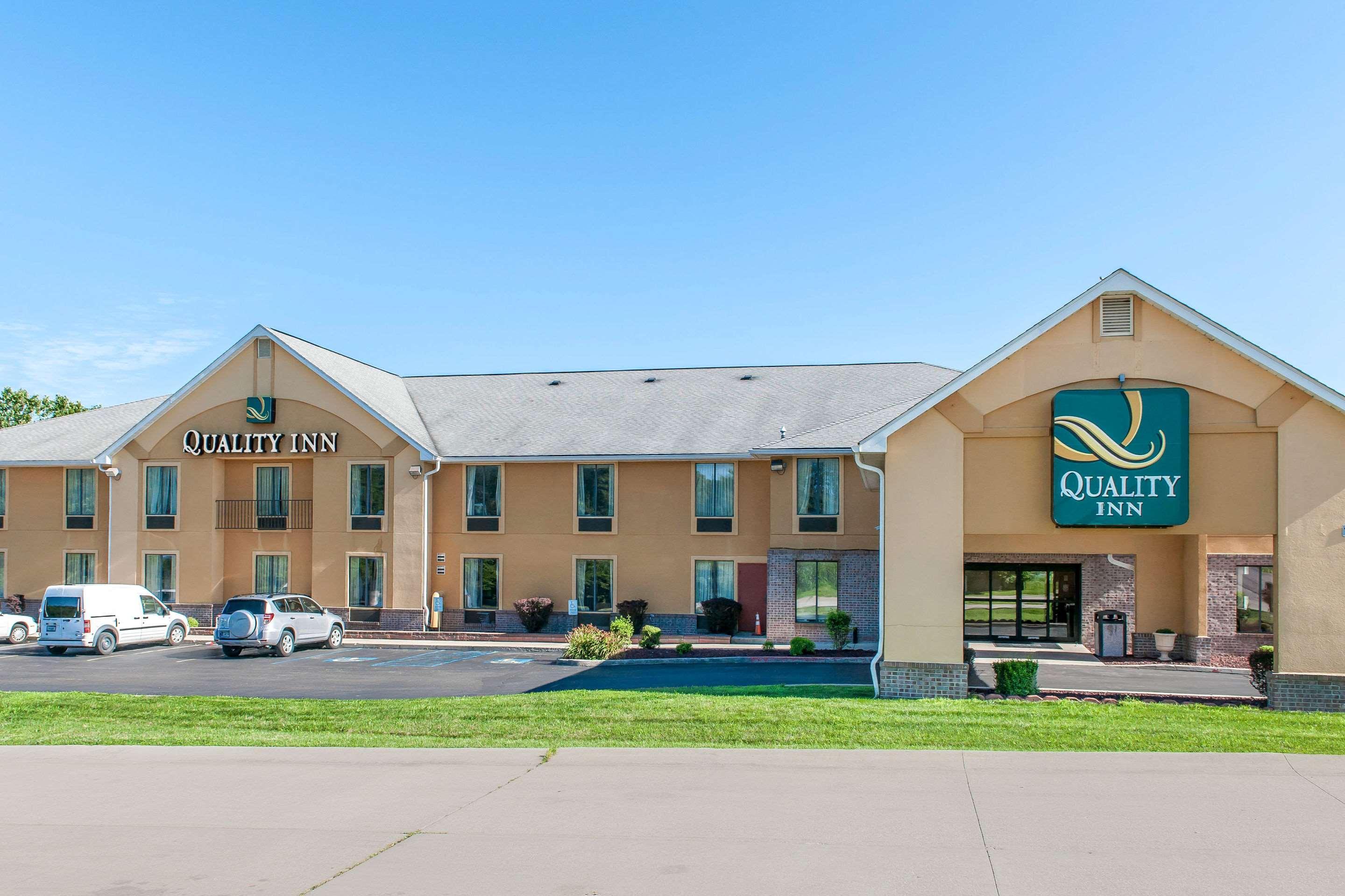 Quality Inn Bloomington Near University Bagian luar foto