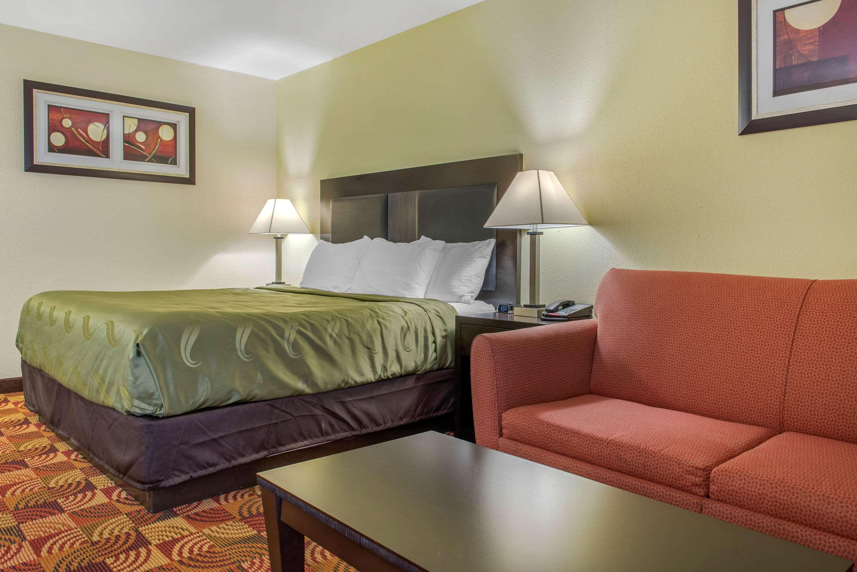 Quality Inn Bloomington Near University Bagian luar foto