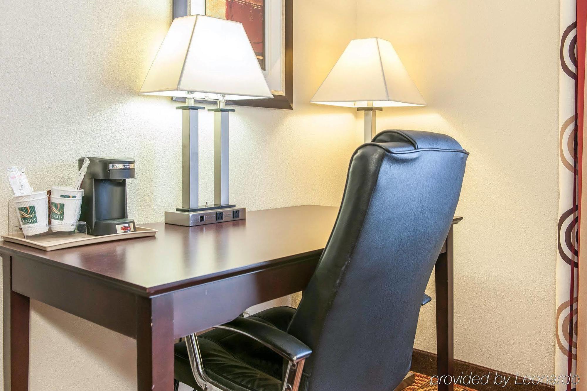 Quality Inn Bloomington Near University Bagian luar foto