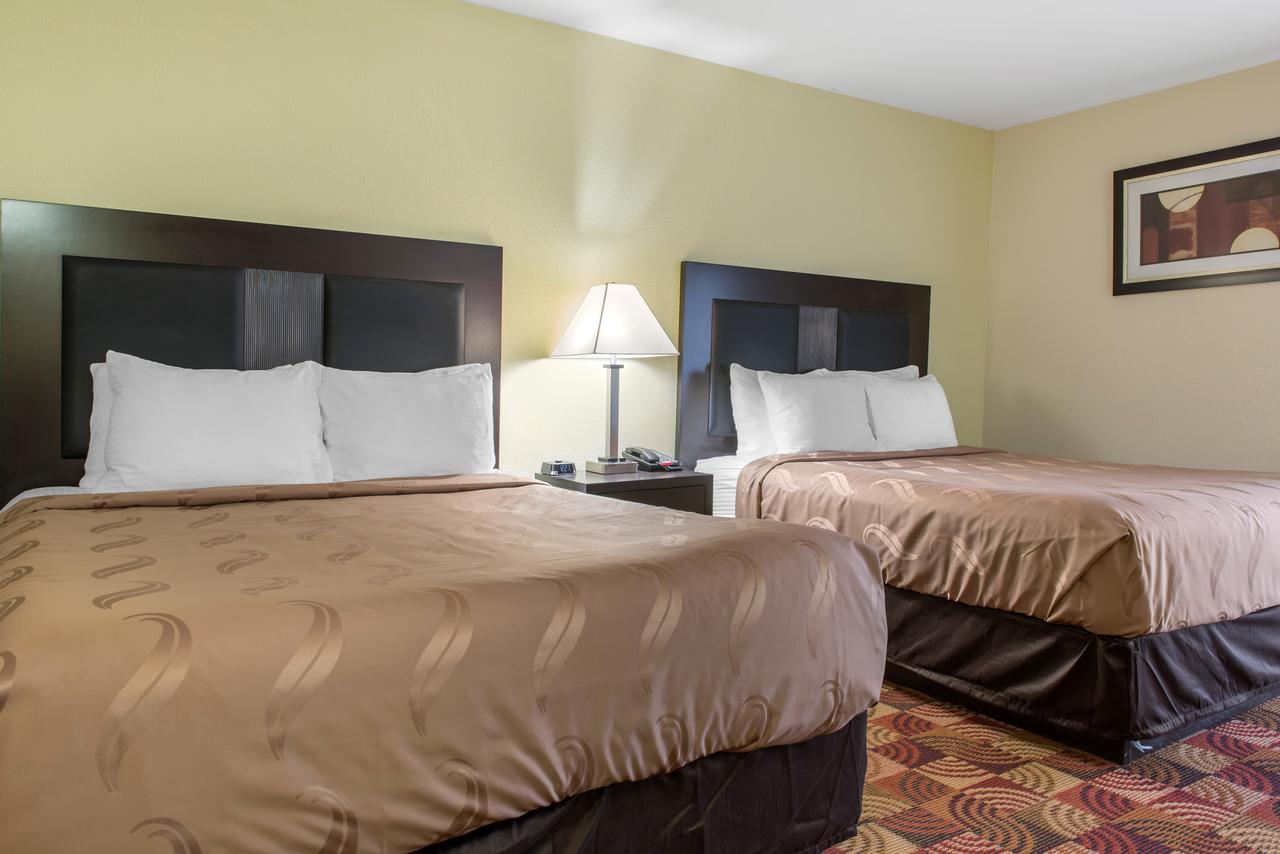 Quality Inn Bloomington Near University Bagian luar foto