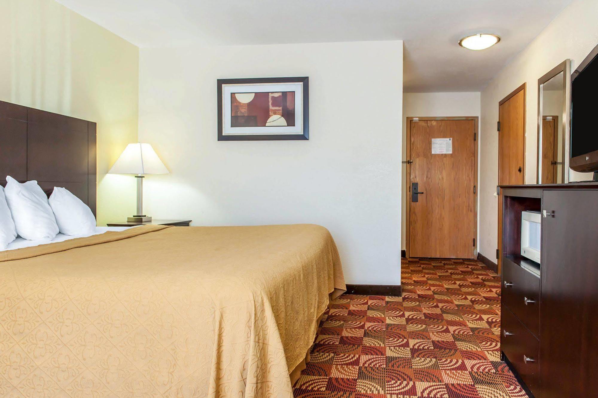 Quality Inn Bloomington Near University Bagian luar foto